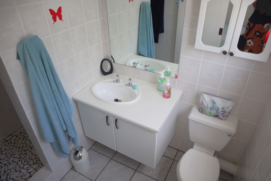 To Let 3 Bedroom Property for Rent in Wavecrest Eastern Cape